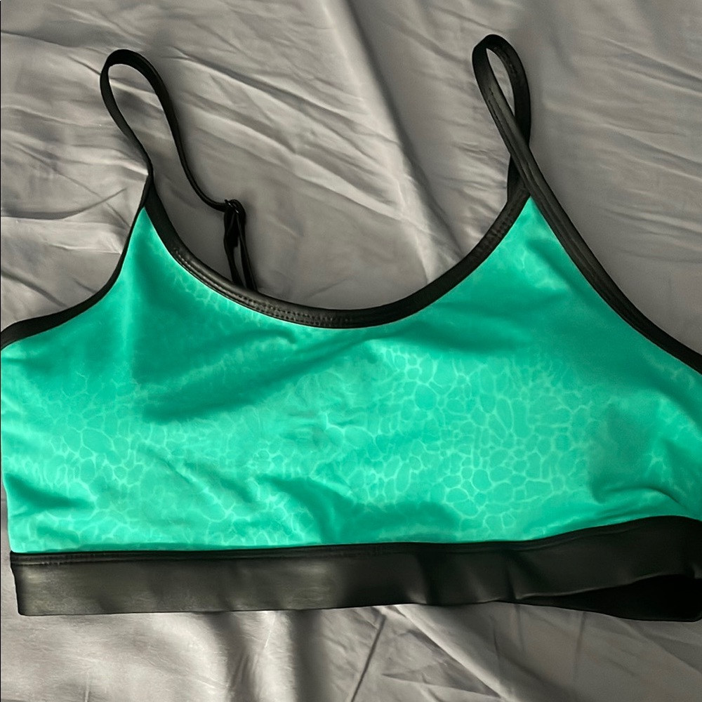 Stylish Green and Black Women's Activewear Set - Picture 3 of 3